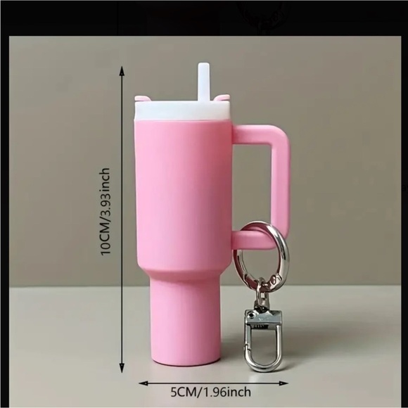 Mini cup keychains that open for storage 💕 - Picture 2 of 8
